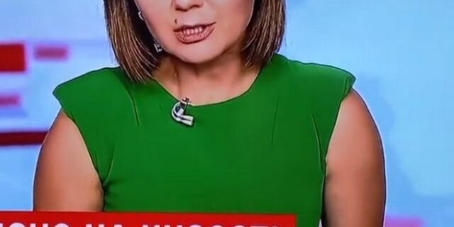 Ουκρανή παρουσιάστρια έχασε το δόντι της σε ζωντανή μετάδοση
