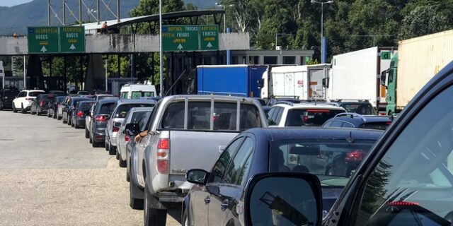 Σερβία: Αλαλούμ με τους επισκέπτες – Το κλείσιμο των συνόρων τους βρήκε στον δρόμο