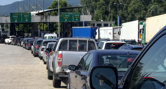 Σερβία: Αλαλούμ με τους επισκέπτες – Το κλείσιμο των συνόρων τους βρήκε στον δρόμο