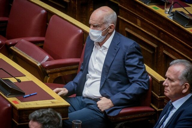 Γιώργος Παπανδρέου: Ο μοναδικός πολιτικός με μάσκα στη Βουλή