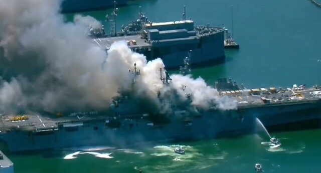 ΗΠΑ: Έκρηξη σε πολεμικό πλοίο – 11 τραυματίες