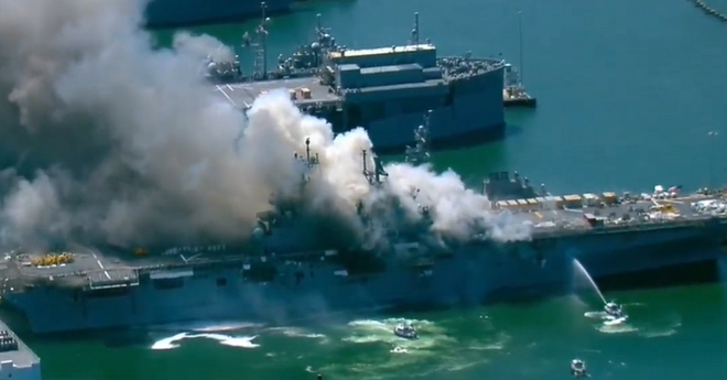 ΗΠΑ: Έκρηξη σε πολεμικό πλοίο – 11 τραυματίες