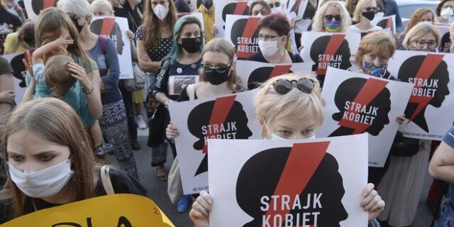 Πολωνία: Αποχωρεί από τη Σύμβαση του Συμβουλίου της Ευρώπης για τη πρόληψη της βίας κατά των γυναικών
