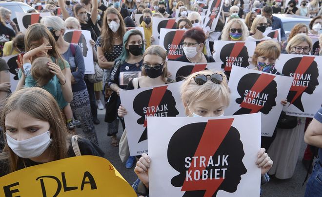 Πολωνία: Αποχωρεί από τη Σύμβαση του Συμβουλίου της Ευρώπης για τη πρόληψη της βίας κατά των γυναικών