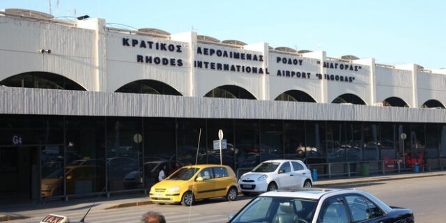 Ρόδος: Απευθείας πτήση από τη Σουηδία παρά την απαγόρευση – Τι απαντά ο Θεοχάρης