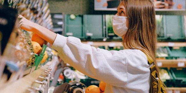 Η ασπίδα κατά του Covid-19 για τα σούπερ μάρκετ ΑΒ