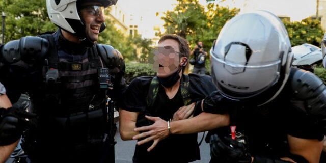 Στον ανακριτή οι συλληφθέντες της ΑΣΟΕΕ – Αυξάνονται οι καταγγελίες για αστυνομική αυθαιρεσία
