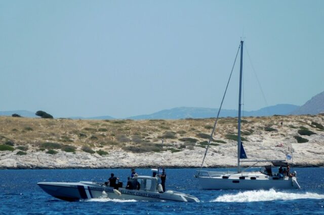 Κάρυστος: Καρέ-καρέ η δραματική διάσωση επιβατών ιστιοφόρου