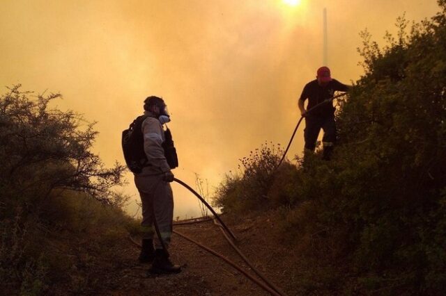 Υπό μερικό έλεγχο η φωτιά στον Σκοπό Ζακύνθου