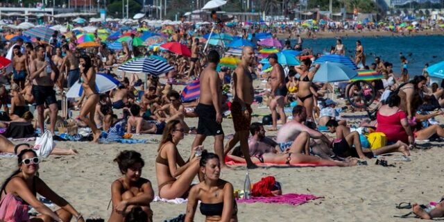 Κορονοϊός: Οι Ισπανοί κατέκλυσαν τις παραλίες, αψηφώντας τις συστάσεις των αρχών