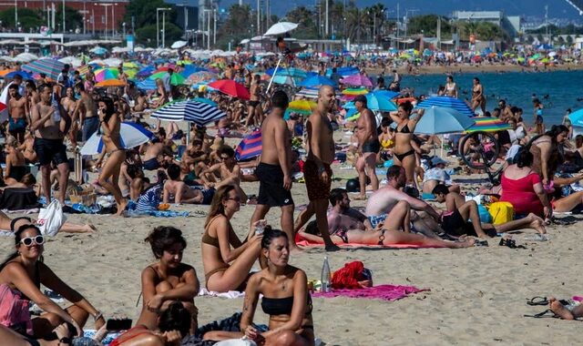 Κορονοϊός: Οι Ισπανοί κατέκλυσαν τις παραλίες, αψηφώντας τις συστάσεις των αρχών