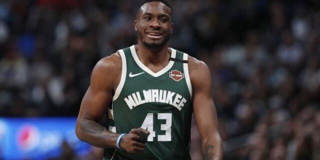 Θανάσης Αντετοκούνμπο: Τούρτα έκπληξη από τον Γιάννη στη Disney World