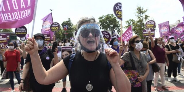 Handelsblatt: Στη δίνη βαθιάς οικονομικής κρίσης η Τουρκία