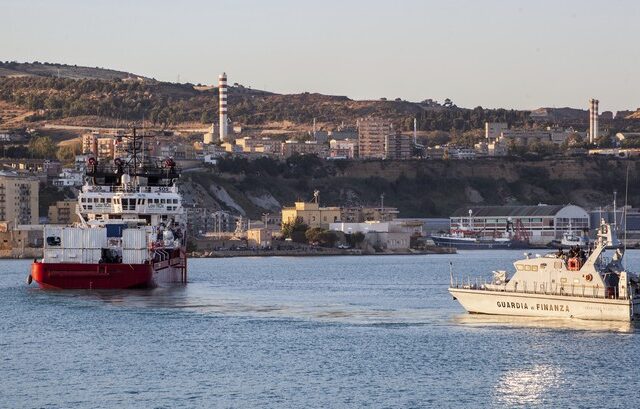 Τουρκία: Οι αρχές σταμάτησαν πλοίο με περίπου 300 μετανάστες