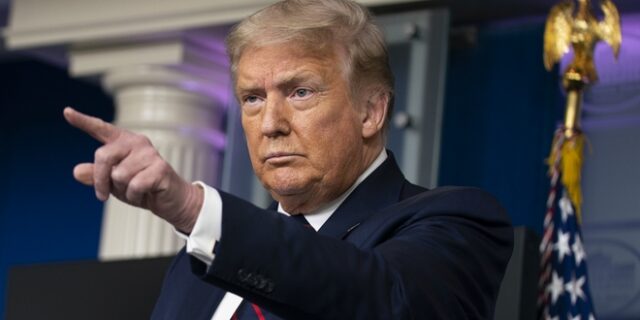 Ο Τραμπ αποκλείει τους παράτυπους μετανάστες από την απογραφή