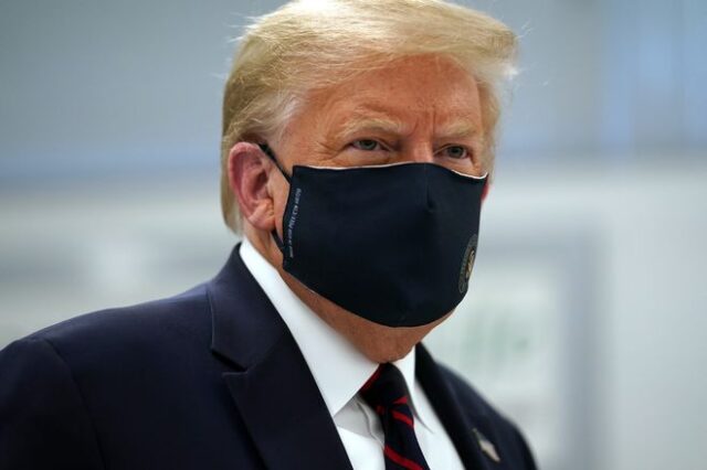 Συμμορφώθηκε ο Τραμπ: Να φοράμε όλοι μάσκες