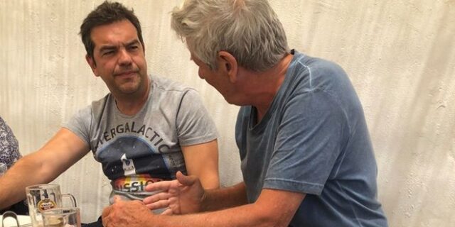 Ο Τσίπρας αυτοτρολάρεται για τη φωτογραφία από τα Κουφονήσια – Η ανάρτησή του