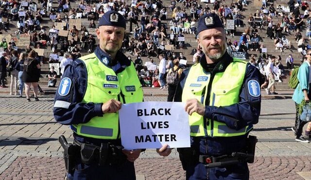 Φινλανδία: Καταγγελίες για αστυνομικούς που συμμετείχαν σε διαδήλωση Black Lives Matter