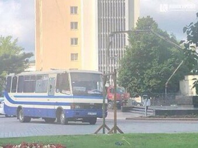 Συναγερμός στην Ουκρανία: Ένοπλος κρατά 20 ομήρους σε λεωφορείο