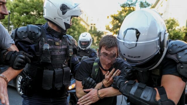 Καταγγελία για συλλήψεις στην ΑΣΟΕΕ: “Οι αστυνομικοί άλλαξαν την κατάθεση για τη μολότοφ”