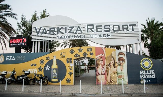 Varkiza Resort: Το “beach mall” που δίνει εναλλακτική στις φετινές διακοπές σου