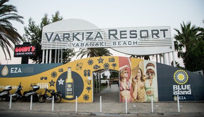 Varkiza Resort: Το “beach mall” που δίνει εναλλακτική στις φετινές διακοπές σου