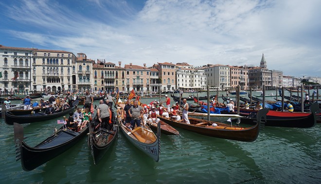 Ιταλία: Θα απαγορεύεται πλέον η αποβίβαση επιβατών από κρουαζιερόπλοια στην Βενετία