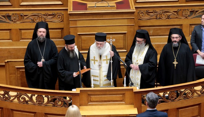 Βουλή: Τα “ιερά ρουσφέτια” ψηφίζονται καλοκαίρι