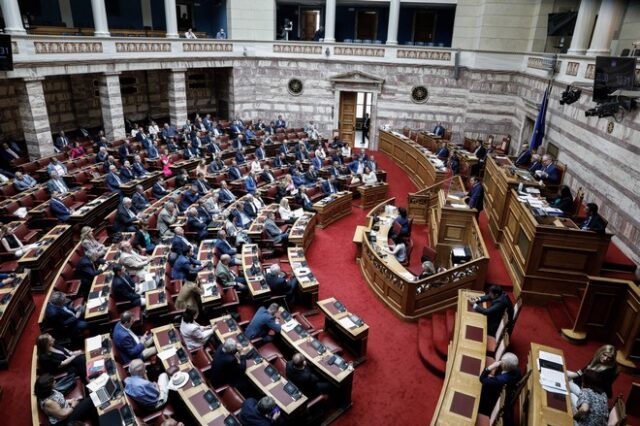 Υπερψηφίστηκε το νομοσχέδιο για τις διαδηλώσεις – Απείχαν Γ. Παπανδρέου και Καστανίδης