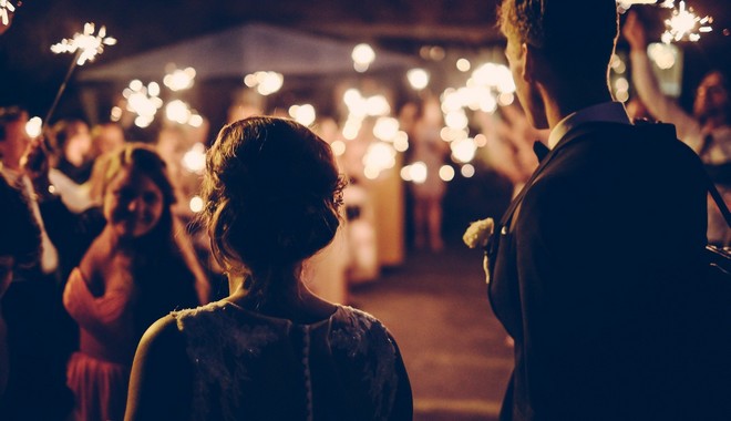 Θεσσαλονίκη: Πάνω από 10 κρούσματα κορονοϊού μετά από γαμήλιο γλέντι με 150 άτομα