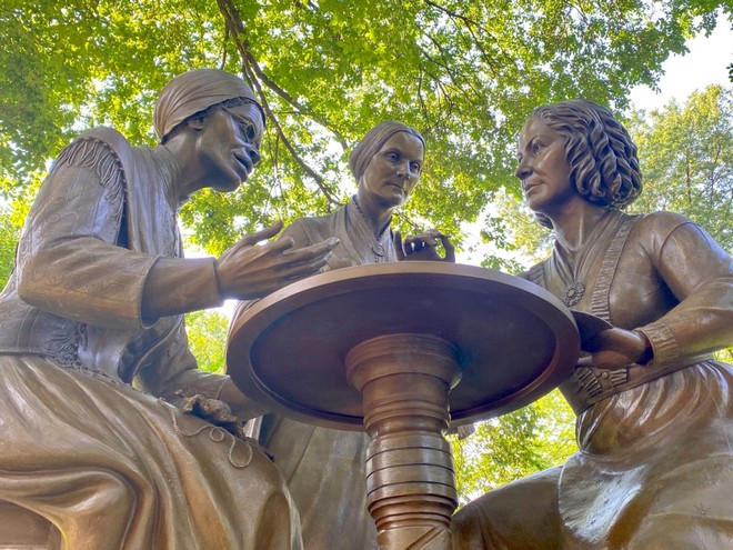 Μνημείο στη Νέα Υόρκη για 3 πρωτοπόρους των δικαιωμάτων των γυναικών
