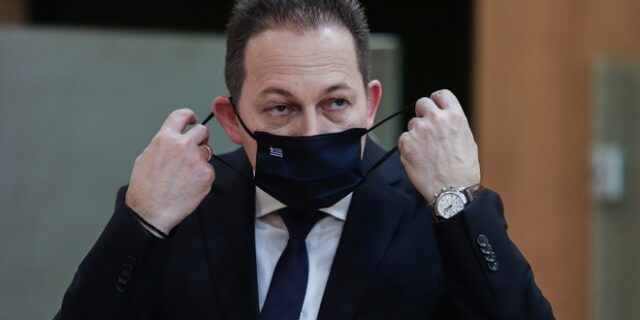 Πέτσας: “Καλούμε τους γονείς να επιστρέψουν με τα παιδιά τους στο σπίτι”