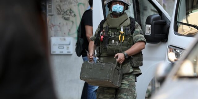 Εντοπίστηκε χειροβομβίδα στα Εξάρχεια – Στρατιωτικές δυνάμεις στο σημείο