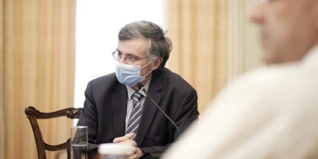 Τσιόδρας: Μεγάλη η εξάπλωση της επιδημίας στη χώρα