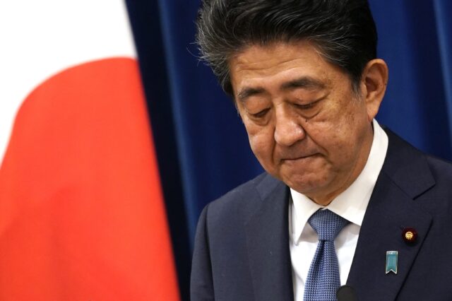 Σίνζο Αμπε: Παραιτήθηκε με “συγγνώμη” ο πρωθυπουργός της Ιαπωνίας
