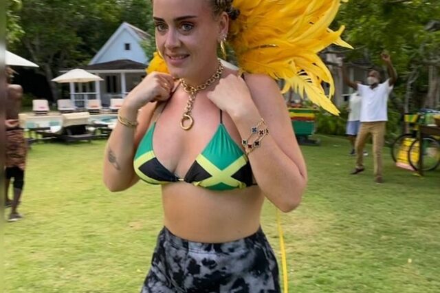 Η Αντέλ φόρεσε μπικίνι με σημαία της Τζαμάικα και “έριξε” το Instagram
