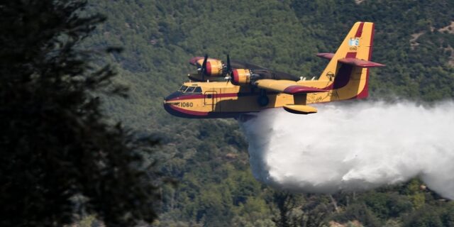 Φωτιά στη Μάνη: Παραμένουν διάσπαρτες εστίες χωρίς ενιαίο μέτωπο