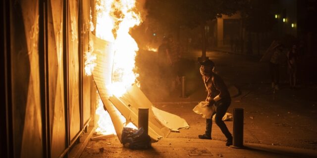 Λίβανος: Οργισμένοι διαδηλωτές καλούν την κυβέρνηση να παραιτηθεί
