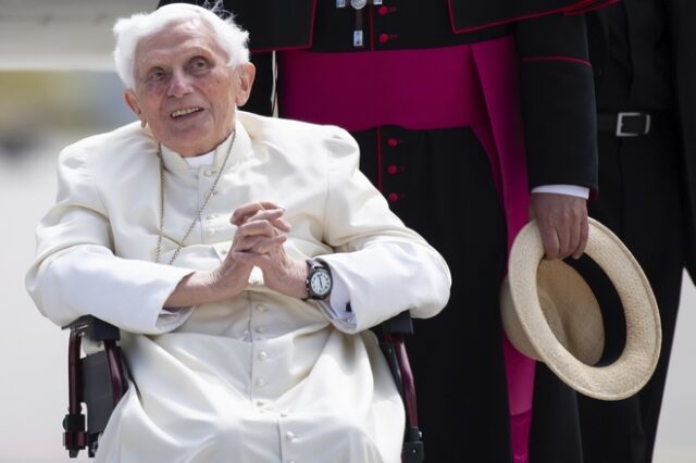 Βατικανό: Σοβαρά άρρωστος ο τέως πάπας Βενέδικτος