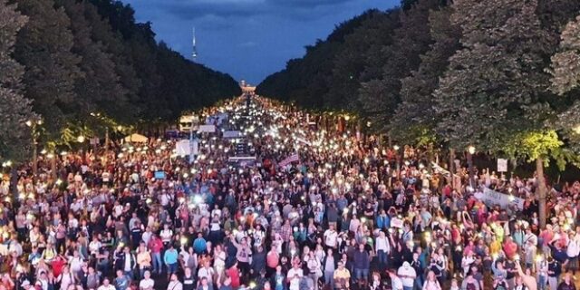 Οι αρνητές του κορονοϊού βγήκαν στους δρόμους σε όλη την Ευρώπη