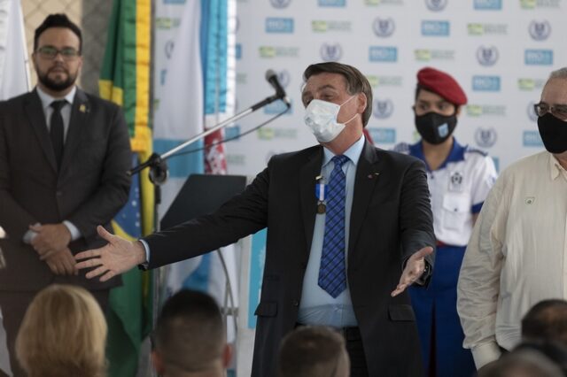 Βραζιλία: Ο κορονοϊός θερίζει αλλά ο Μπολσονάρο πιο δημοφιλής από ποτέ