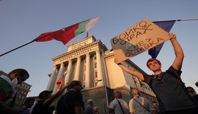 Σόφια: Οδοφράγματα, αυγά και ντομάτες κατά της κυβέρνησης Μπορίσοφ