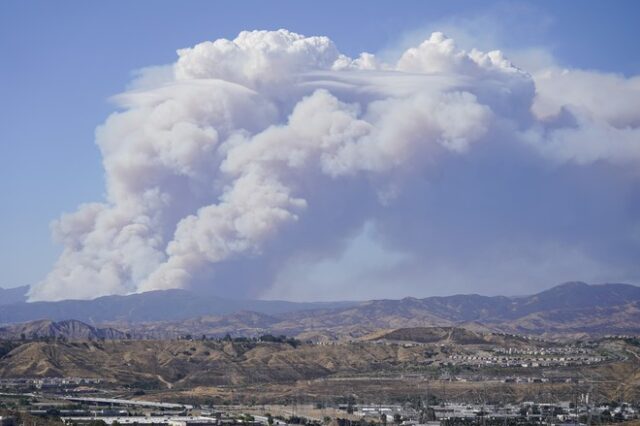 ΗΠΑ: Τεράστια φωτιά στην Καλιφόρνια – Εκκένωση εκατοντάδων σπιτιών