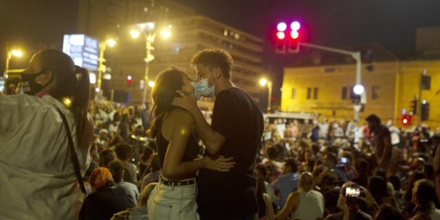Κορονοϊός: Πόσο μολυσματικοί είναι οι νέοι ασυμπτωματικοί;