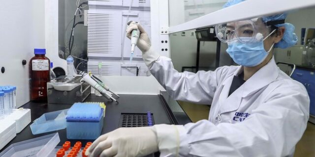 Κορονοϊός – Κίνα: Το εμβόλιο CoronaVac φέρεται να εγκρίθηκε για επείγουσα χρήση