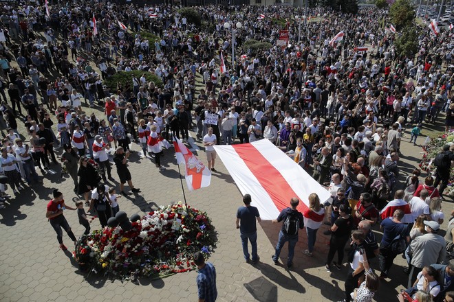 Λευκορωσία: Χιλιάδες διαδηλωτές κατά της επανεκλογής του Λουκασένκο