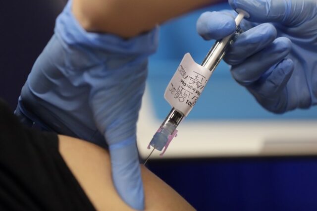 AstraZeneca: “Φρένο” στις ελπίδες για εμβόλιο μετά την αναστολή των δοκιμών