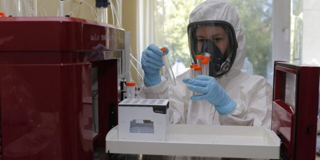 Εμβόλιο κορονοϊού: Οι επικίνδυνες συντομεύσεις και τα βρώμικα παιχνίδια στην κούρσα για την πρωτιά