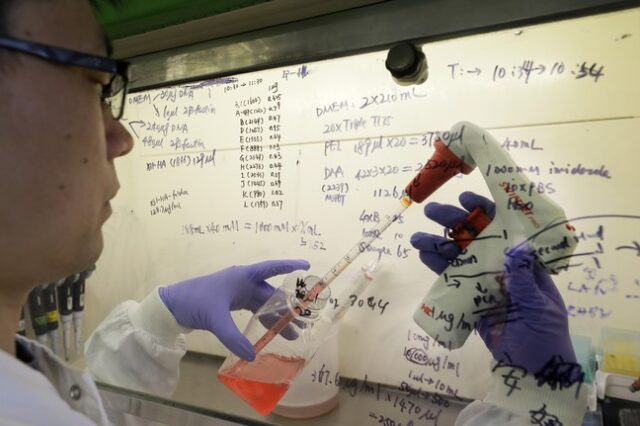 Επιστήμονες προειδοποιούν: Η βιασύνη για εμβόλιο κορονοϊού μπορεί να επιδεινώσει την πανδημία