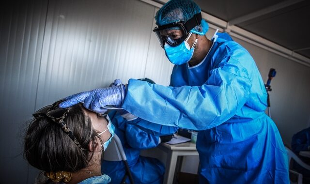 Κορονοϊός: Φόβος για τον Χειμώνα που έρχεται μαζί με την εποχική γρίπη